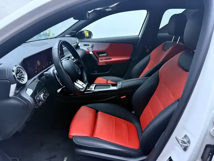 Mercedes-Benz A-Class AMG Mercedes-Benz A-Class AMG 2024 AMG A 35 L 4MATIC 2025 — миниатюра 4