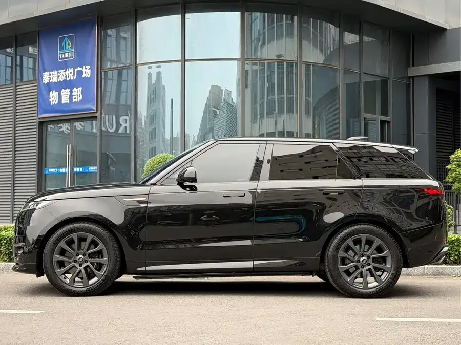 Land Rover Range Rover Sport Range Rover Sport 2024 400PS Dynamic SE 2024 — миниатюра 5
