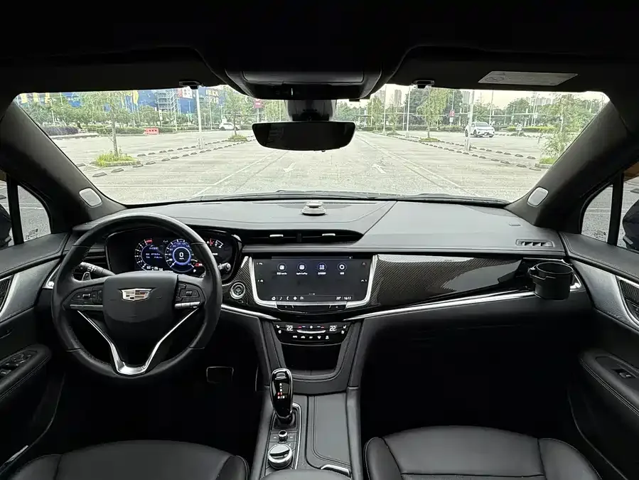 Cadillac XT6 2025 2.0T 6-seat 4WD Premium Executive Black Label Edition 2024 — миниатюра 3