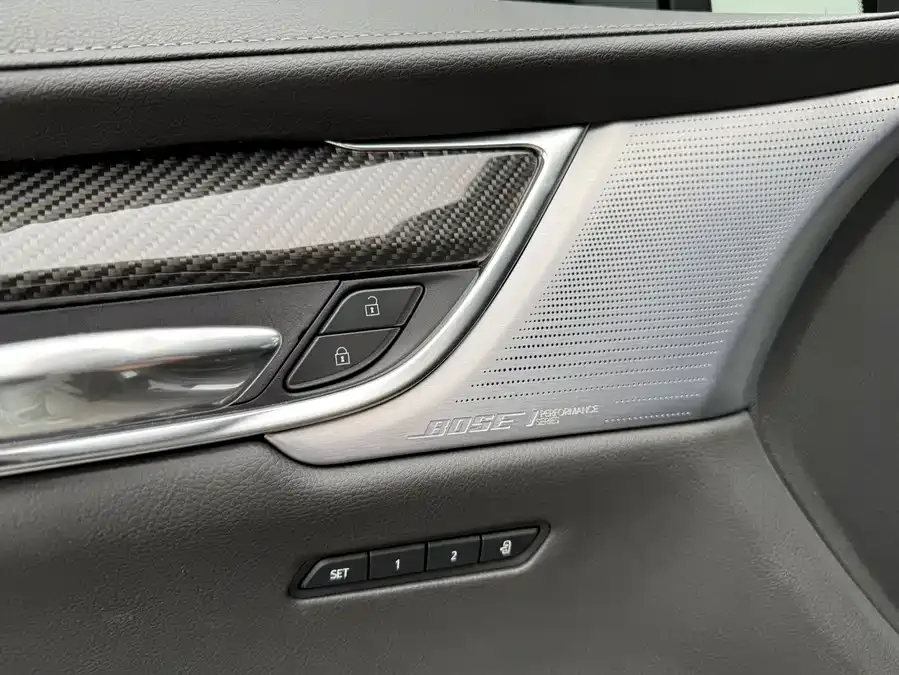 Cadillac XT6 2025 2.0T 6-seat 4WD Premium Executive Black Label Edition 2024 — миниатюра 4