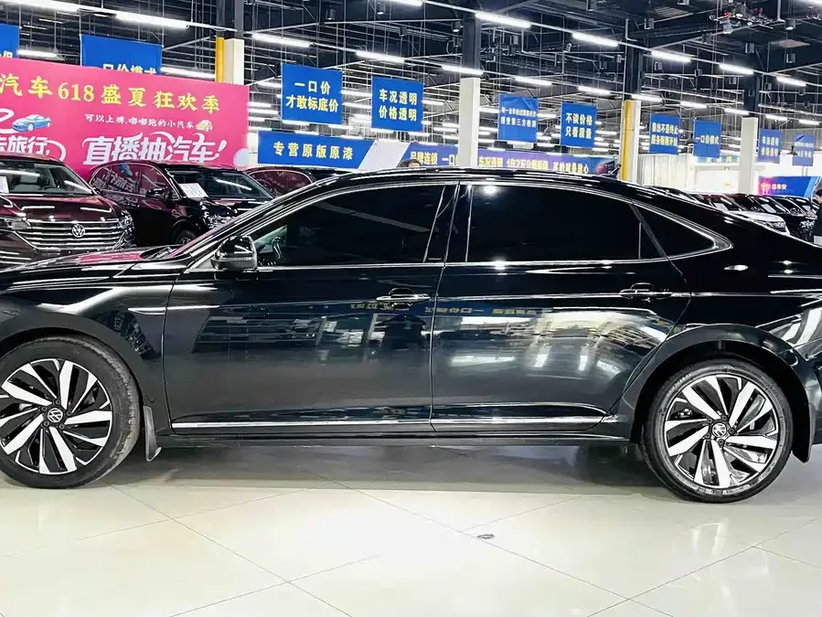 Volkswagen Passat Passat 2022 330TSI Deluxe Edition 2022 — миниатюра 2