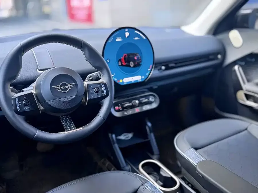 MINI Electric ACEMAN Electric MINI ACEMAN 2024 E Classic 2024 — миниатюра 3