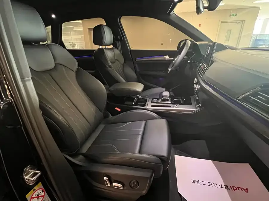 Audi Q5L 2025 45th Anniversary Collector's Edition 40 TFSI Luxury Dynamic Edition 2025 — миниатюра 4