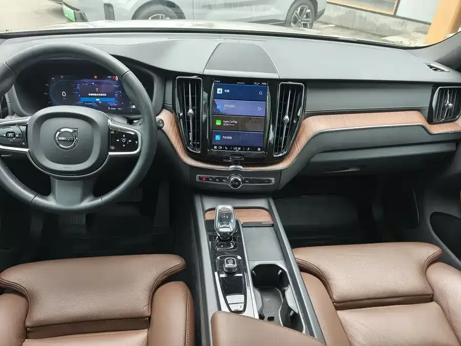 Volvo XC60 2023 B5 4WD Zhiyuan Luxury Edition 2023 — миниатюра 4