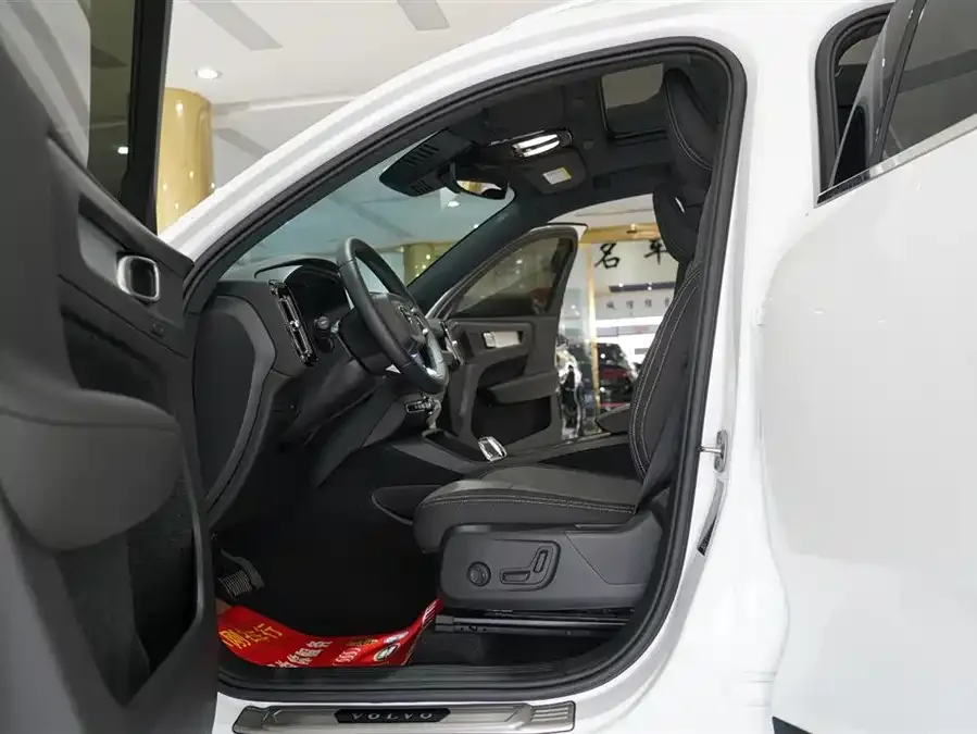 Volvo XC40 2023 B3 Smart Fashion Edition 2022 — миниатюра 2