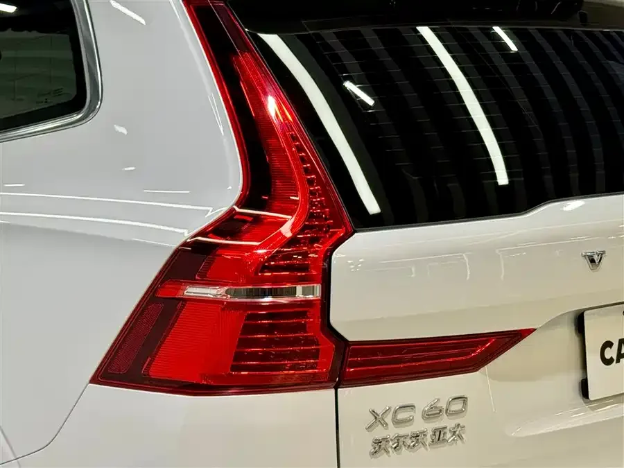 Volvo XC60 2025 B5 4WD Zhiyi Luxury Edition 2025 — миниатюра 3