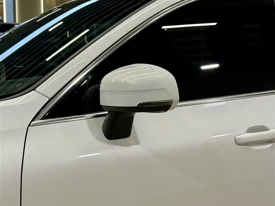 Volvo XC60 2025 B5 4WD Zhiyi Luxury Edition 2025 — миниатюра 4