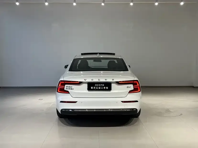 Volvo S60 2026 B4 Zhiyi Luxury Edition 2025 — миниатюра 2