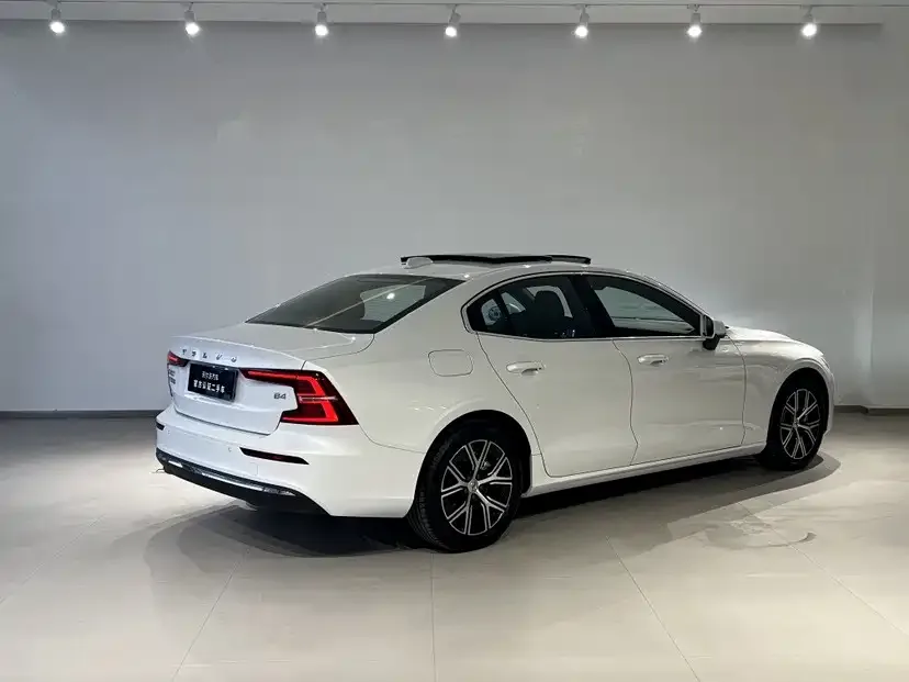 Volvo S60 2026 B4 Zhiyi Luxury Edition 2025 — миниатюра 4