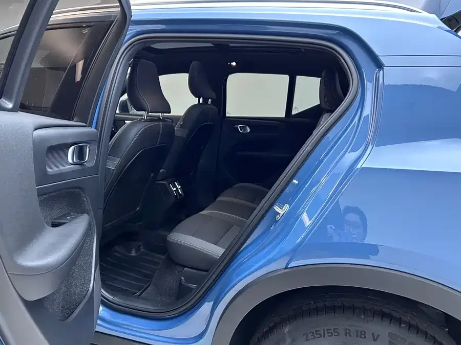 Volvo XC40 2024 B3 Zhiyuan Luxury Edition 2023 — миниатюра 3
