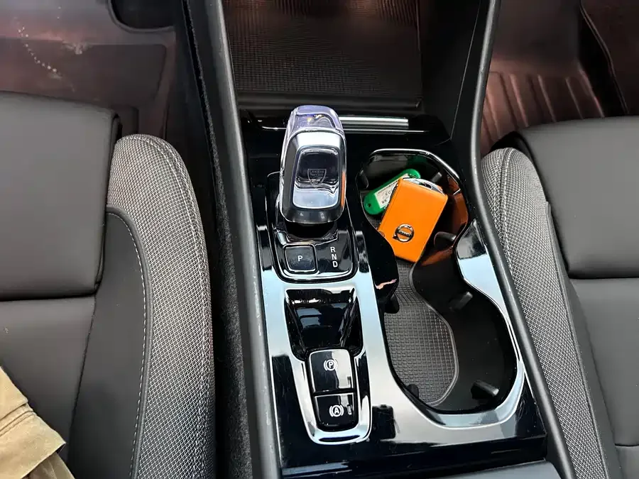 Volvo XC40 2024 B3 Zhiyuan Luxury Edition 2023 — миниатюра 5