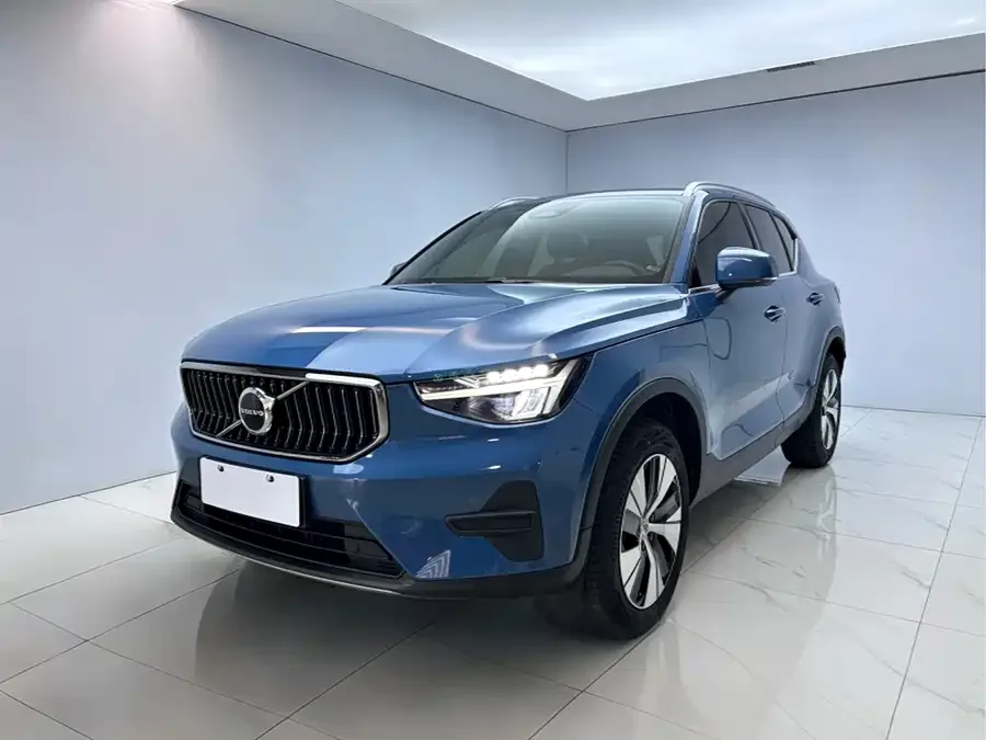 Volvo XC40 2024 B3 Zhiyuan Luxury Edition 2023 — фото 1, купить с доставкой в Москву