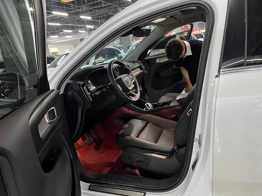 Volvo XC40 2024 B4 four-wheel drive Zhiyuan luxury version 2024 — миниатюра 2
