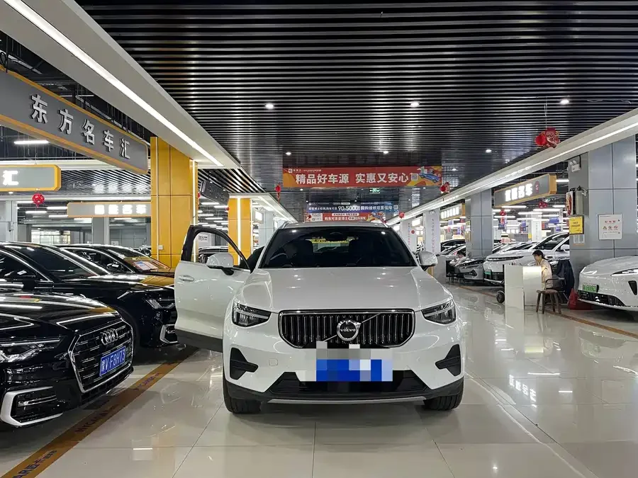 Volvo XC40 2024 B4 four-wheel drive Zhiyuan luxury version 2024 — фото 1, купить с доставкой в Москву