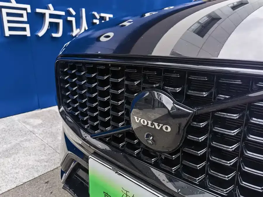 Volvo XC60 Plug-in Hybrid 2024 T8 Plug-in Hybrid Long-range 4WD Zhiyuan Polar Night Edition 2024 — миниатюра 2