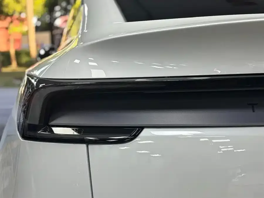 Tesla Model Y Model Y 2025 facelift long-range all-wheel drive version 2025 — миниатюра 3