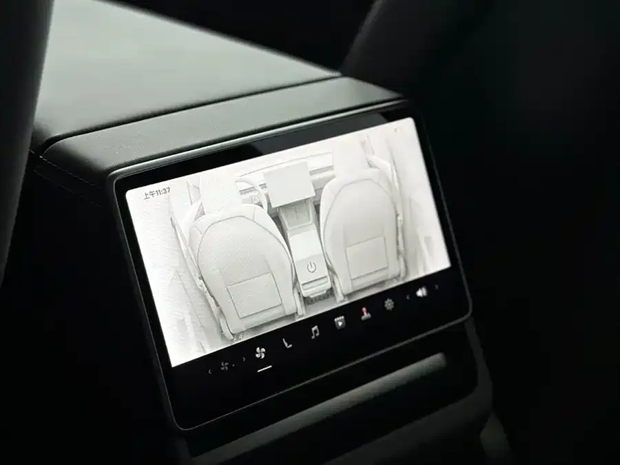 Tesla Model Y Model Y 2025 facelift long-range all-wheel drive version 2025 — миниатюра 4