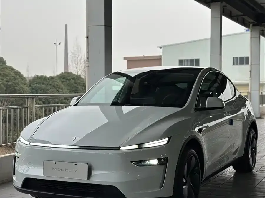 Tesla Model Y 2025