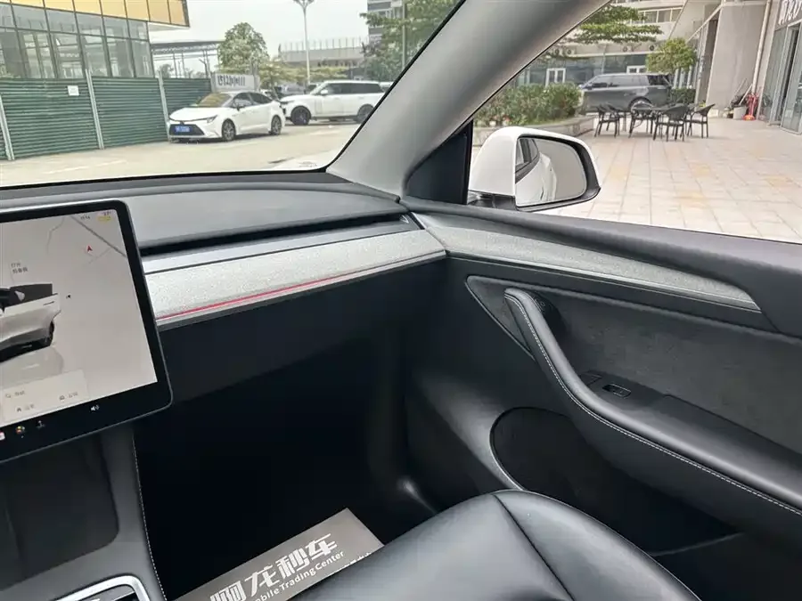 Tesla Model Y Model Y 2023 rear-wheel drive version 2024 — миниатюра 3