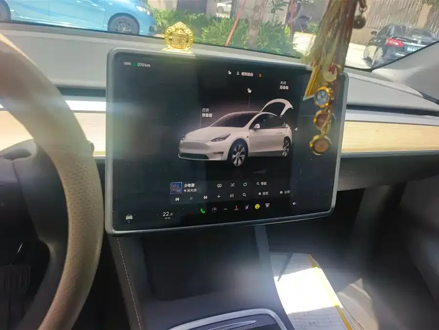 Tesla Model Y Model Y 2022 facelift rear-wheel drive version 2023 — миниатюра 4