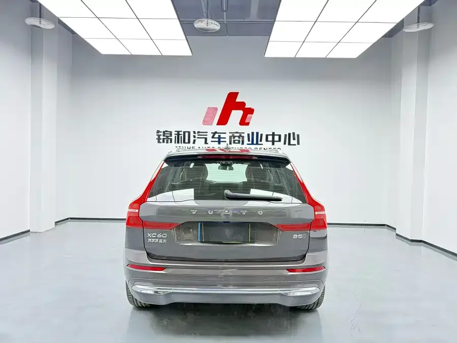 Volvo XC60 2025 B5 4WD Zhiyi Luxury Edition 2025 — миниатюра 3