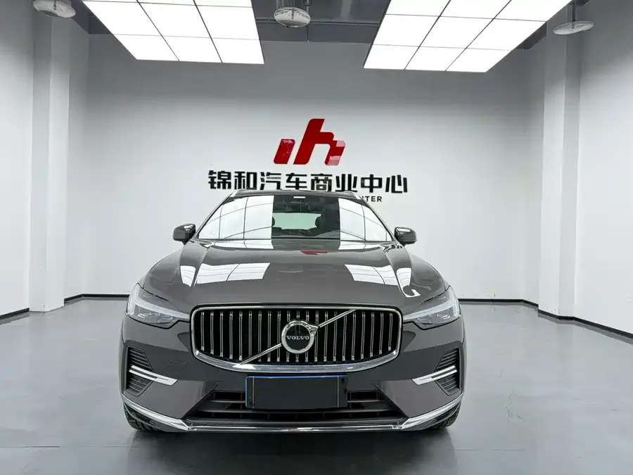 Volvo XC60 2025