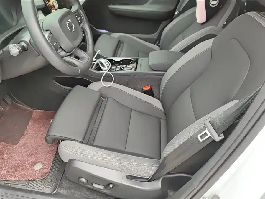 Volvo XC40 2024 B3 Zhiyuan Luxury Edition 2023 — миниатюра 3