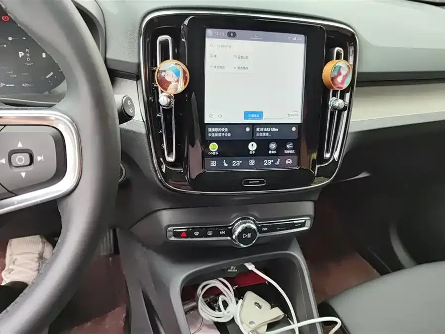 Volvo XC40 2024 B3 Zhiyuan Luxury Edition 2023 — миниатюра 4