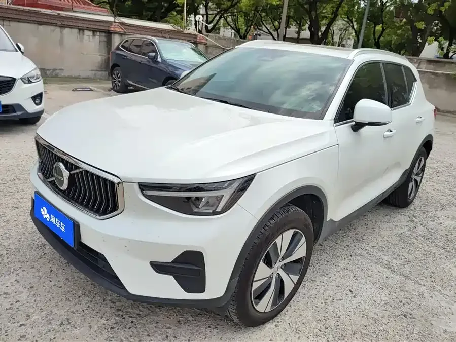 Volvo XC40 2024 B3 Zhiyuan Luxury Edition 2023 — фото 1, купить с доставкой в Москву