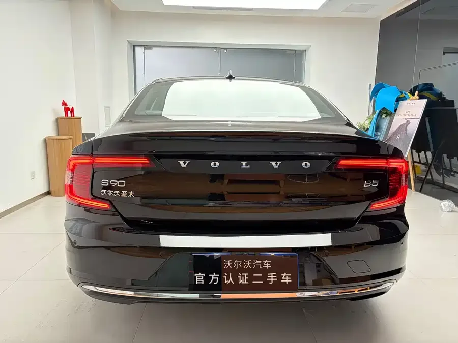 Volvo S90 2025 B5 Zhiyi Luxury Edition 2024 — миниатюра 2