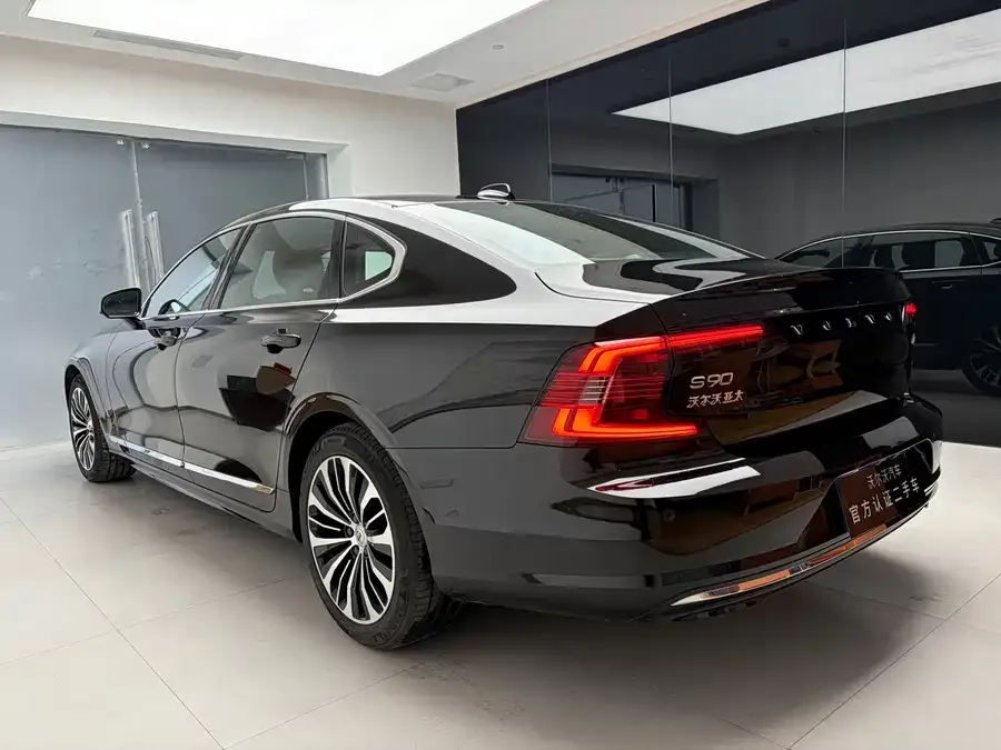 Volvo S90 2025 B5 Zhiyi Luxury Edition 2024 — миниатюра 4