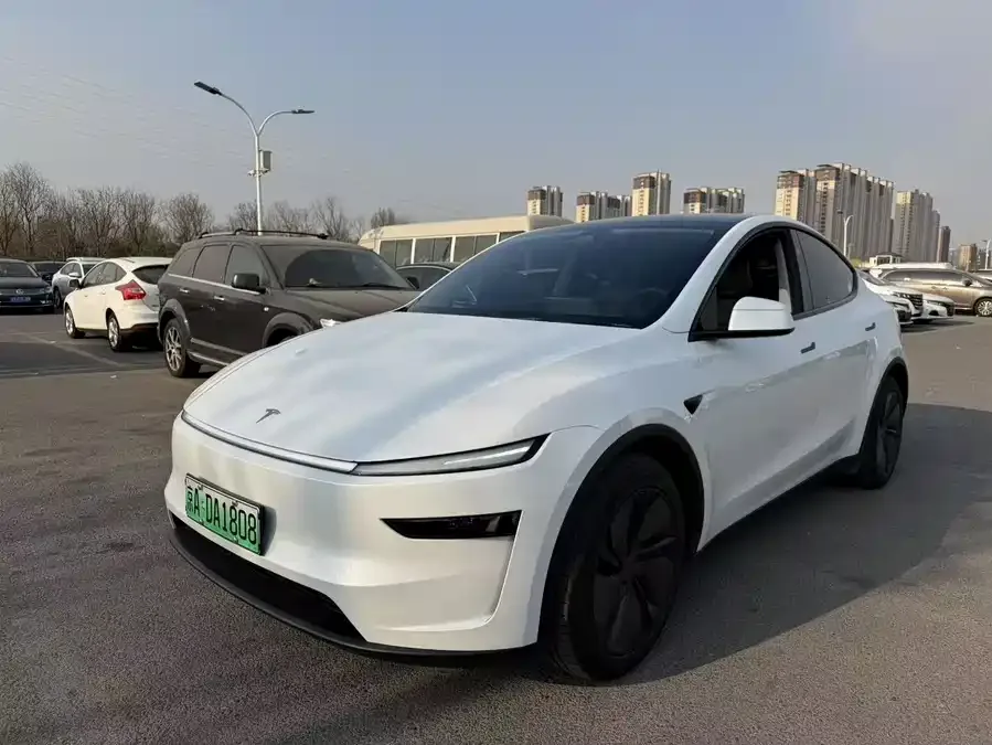 Tesla Model Y 2025