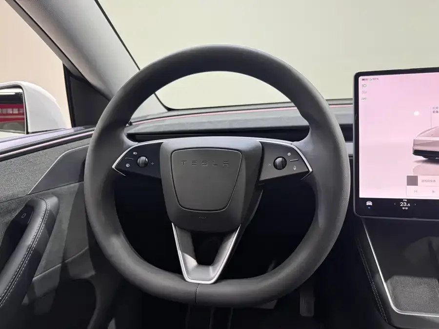 Tesla Model Y Model Y 2025 long-range all-wheel drive version 2025 — миниатюра 4