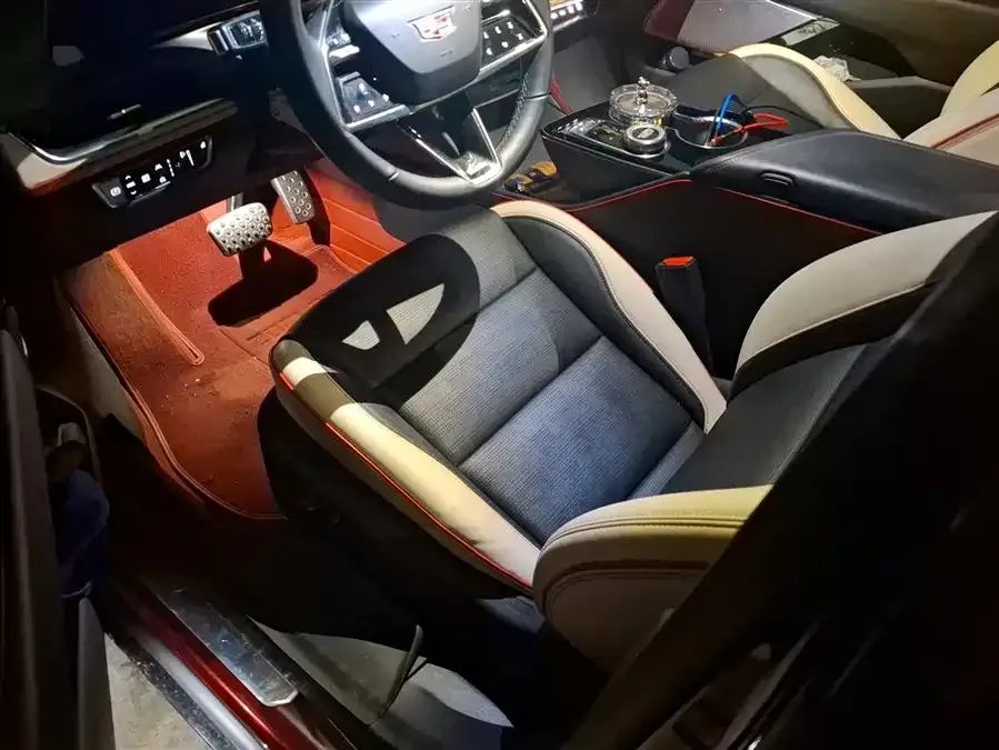 Cadillac GT4 2023 28T Platinum 2023 — миниатюра 3