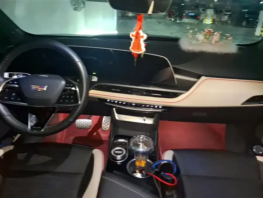 Cadillac GT4 2023 28T Platinum 2023 — миниатюра 4