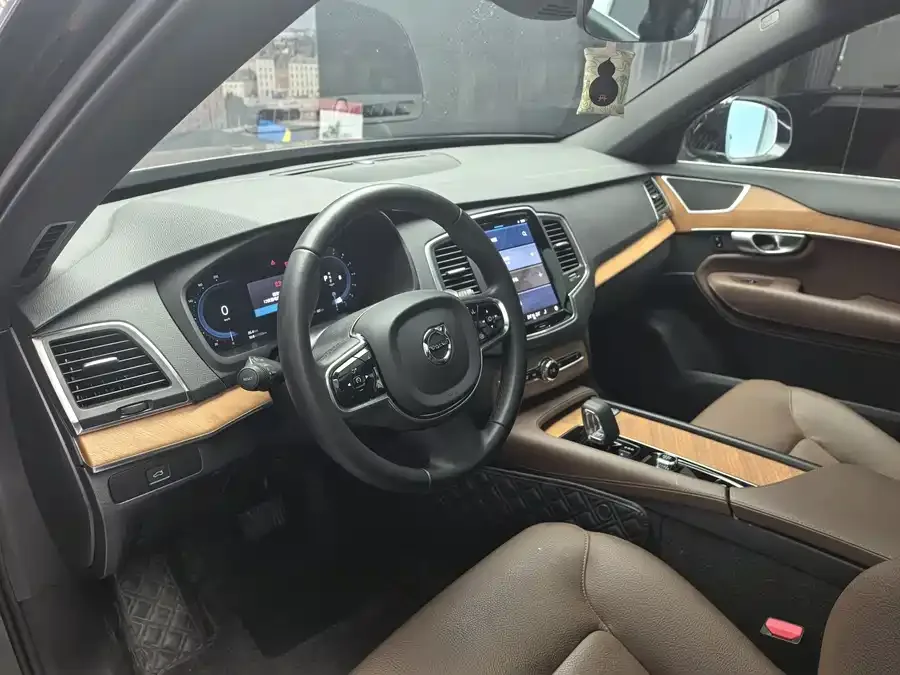 Volvo XC90 2024 B5 Smart Luxury Edition 5 Seaters 2024 — миниатюра 2
