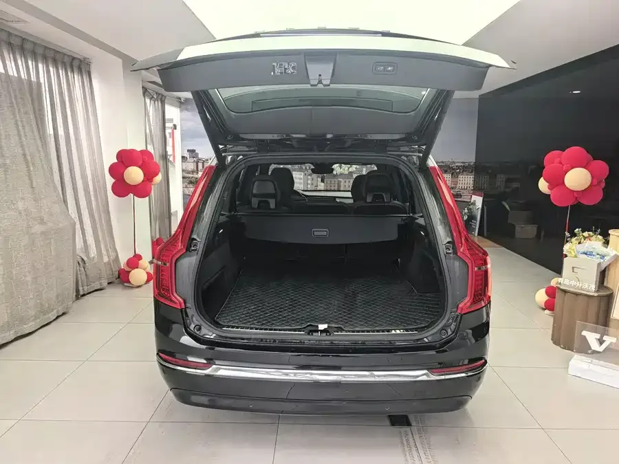 Volvo XC90 2024 B5 Smart Luxury Edition 5 Seaters 2024 — миниатюра 4