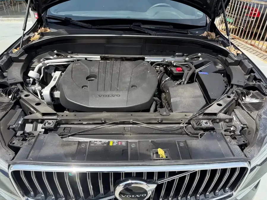 Volvo XC60 2024 B5 4WD Zhiyuan Luxury Edition 2024 — миниатюра 4