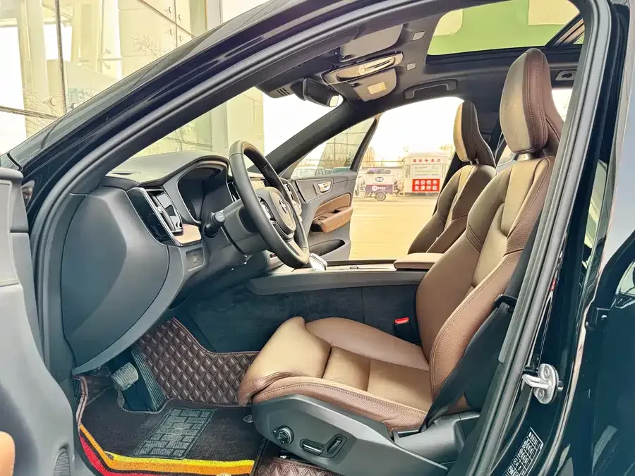 Volvo XC60 2023 B5 4WD Zhiyuan Luxury Edition 2023 — миниатюра 5