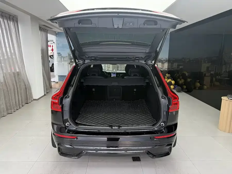 Volvo XC60 Plug-in Hybrid 2024 T8 Plug-in Hybrid Long-range 4WD Zhiyuan Polar Night Edition 2024 — миниатюра 4