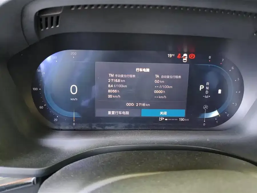 Volvo XC60 2025 B5 4WD Zhiyi Luxury Edition 2025 — миниатюра 4