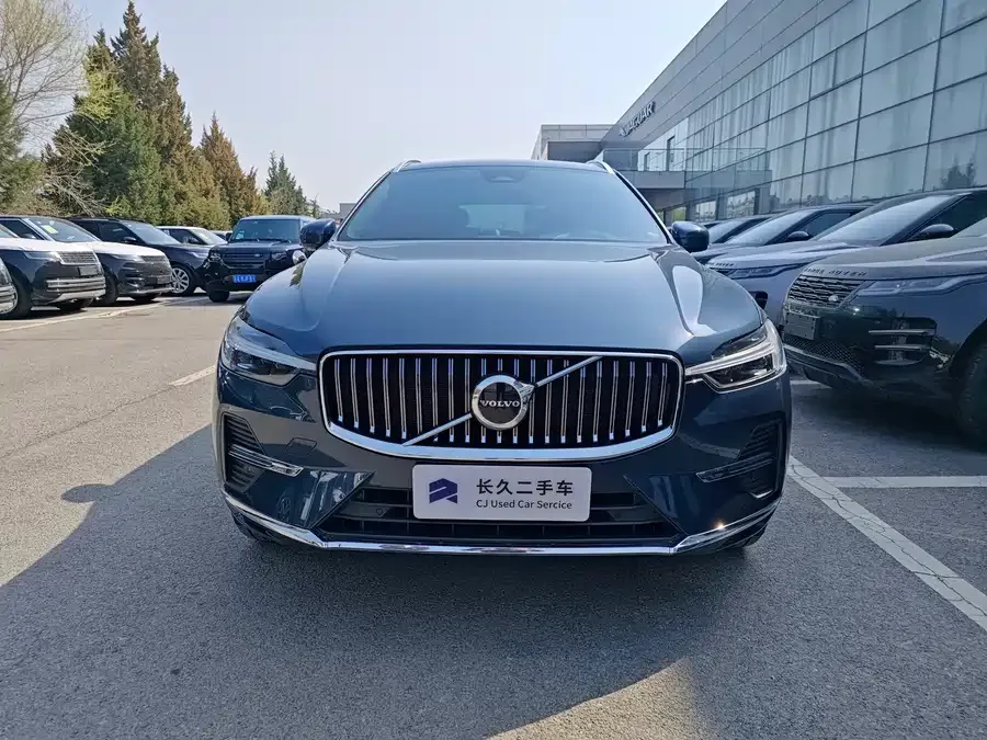 Volvo XC60 2022 B5 four-wheel drive Zhiyuan Sport Edition 2022 — миниатюра 4
