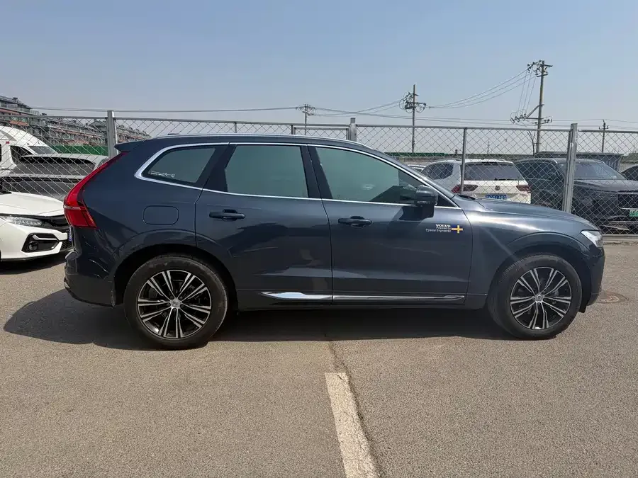 Volvo XC60 2022 B5 four-wheel drive Zhiyuan Sport Edition 2022 — миниатюра 5