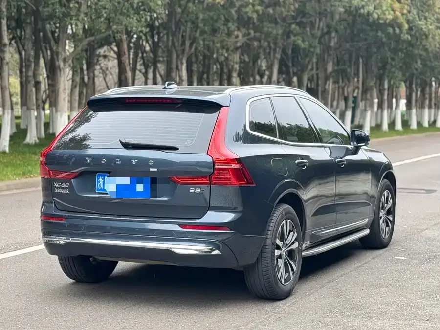 Volvo XC60 2023 B5 4WD Zhiyi Luxury Edition 2022 — миниатюра 3