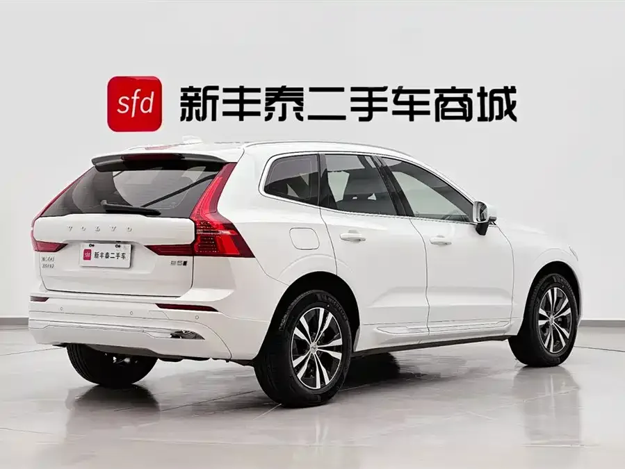Volvo XC60 2024 B5 4WD Zhiyi Luxury Edition 2024 — миниатюра 2