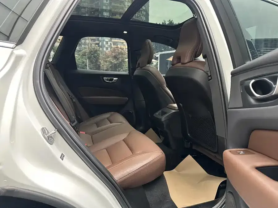 Volvo XC60 2025 B5 4WD Zhiyi Luxury Edition 2024 — миниатюра 5