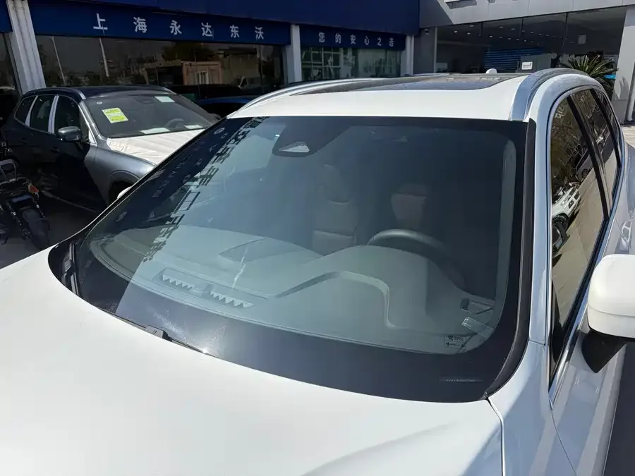 Volvo XC60 2023 B5 4WD Zhiyi Luxury Edition 2023 — миниатюра 3