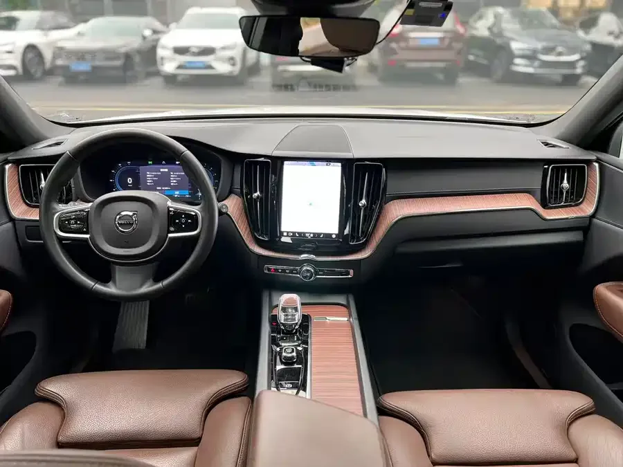 Volvo XC60 2025 B5 4WD Zhiyuan Luxury Edition 2024 — миниатюра 2