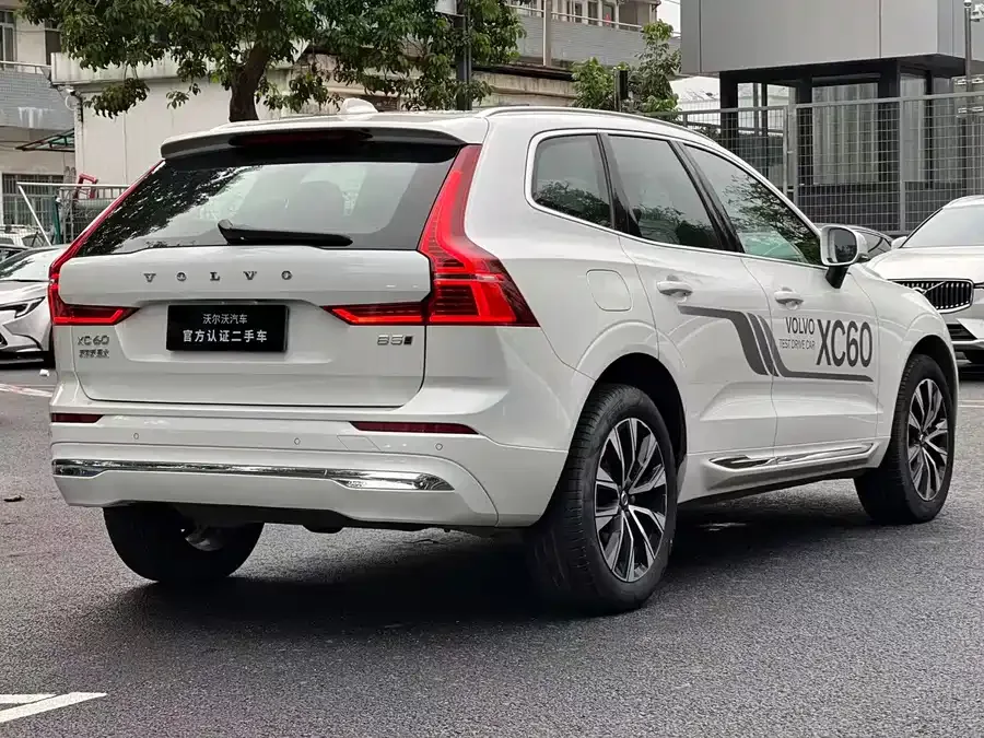 Volvo XC60 2025 B5 4WD Zhiyuan Luxury Edition 2024 — миниатюра 3