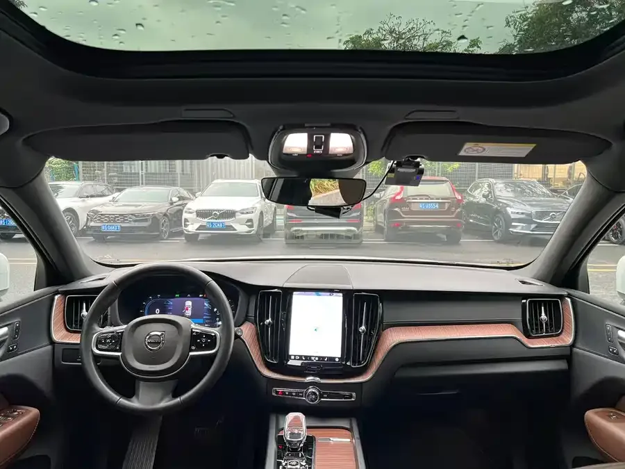 Volvo XC60 2025 B5 4WD Zhiyuan Luxury Edition 2024 — миниатюра 4